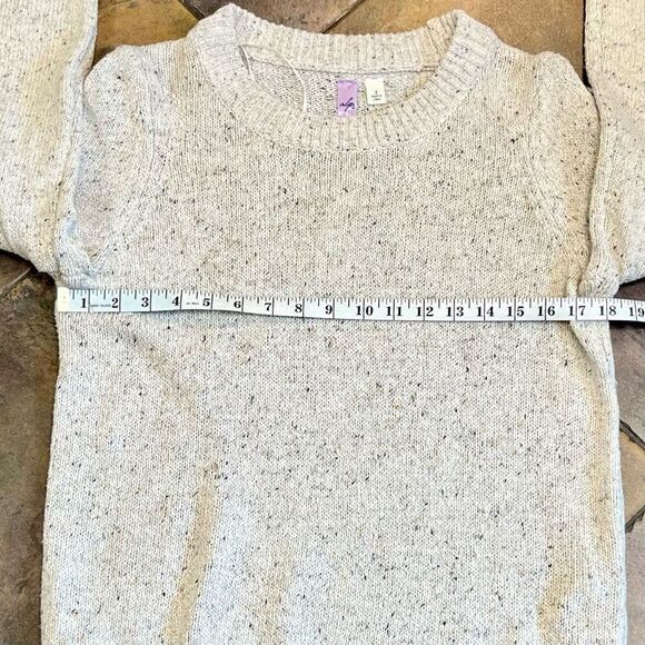 NWT Francesca’s Alya Heather Oat Crew Neck Sweater Button Sleeves Small - Picture 8 of 11